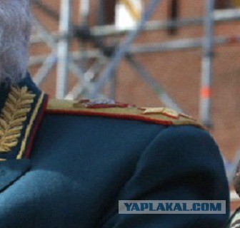 "ряженные" на трибунах Парада Победы