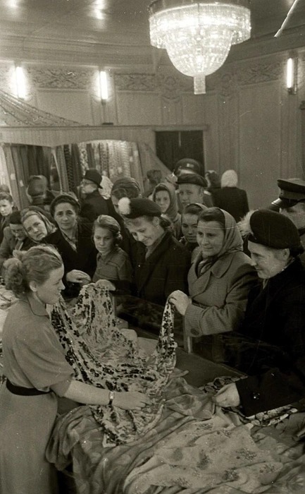 Шопинг по-советски: что продавали в куйбышевских магазинах 70 лет назад