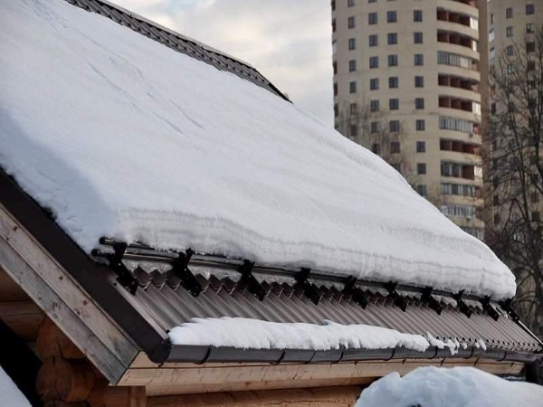 Инновационную технологию по ликвидации сосулек изобрели и привели в действие в Москве