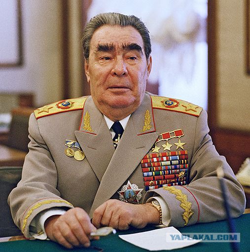Замминистра обороны РФ отметил день рождения жены в Императорском яхт-клубе