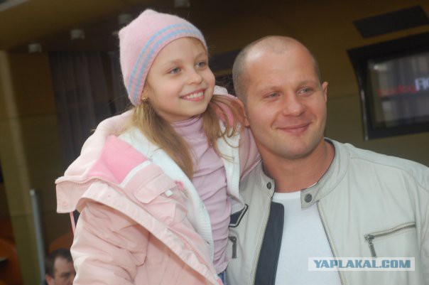 СМИ сообщили о нападении на дочь Федора Емельяненко
