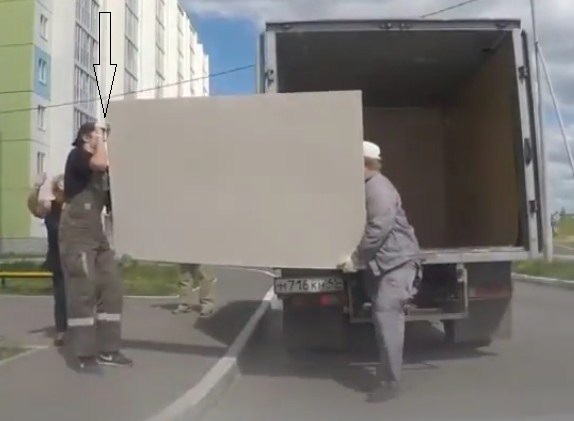 Грузчики достойно доставили груз