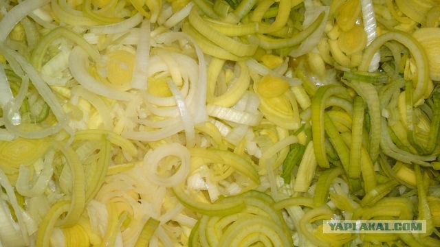Сёмга, запечённая c шафрановым пореем