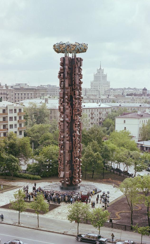 «Вспоминать героев нужно вне их национальности»: Жители Петербурга раскритиковали инициативу Беглова о памятнике азербайджанцам