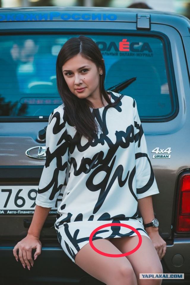 Красивые девушки и новая Lada Urban