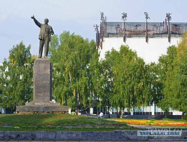 Памятники Ленину