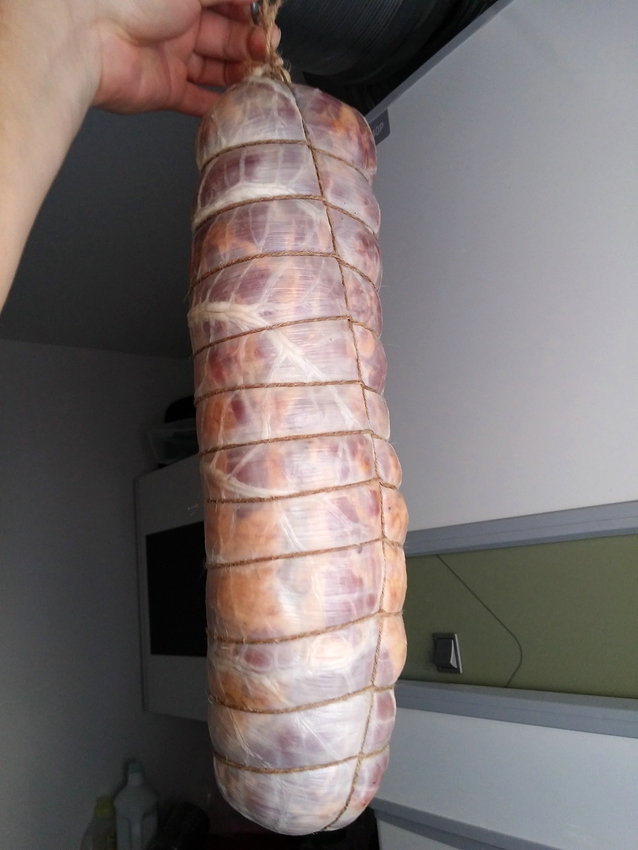 Coppa Nostrana - сыровяленая свиная шейка с белой плесенью