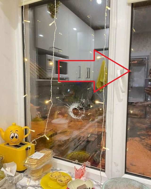 Сигнальная ракета прилетела в новогоднюю ночь в окно семье из Петропавловска-Камчатского