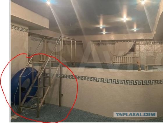 Коттедж в многоэтажном доме: в Тюмени за 53 млн продают трехуровневую квартиру с гаражом внутри
