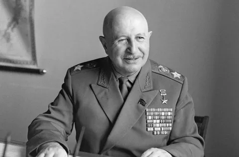 Мигрантам вручили повестки в военкоматы на выходе из самолетов в Толмачево