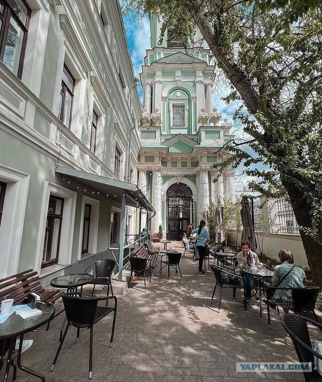 Жить в Москве- то, что за окном и каждый день