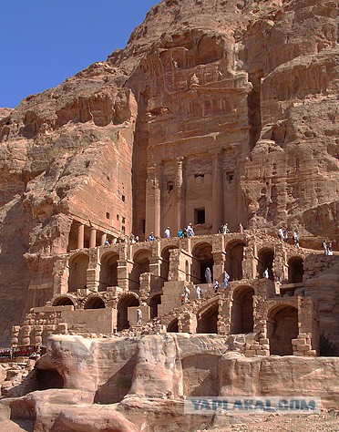 Иордания. Петра. Эль-Хазне. Новодел после приличного потопа