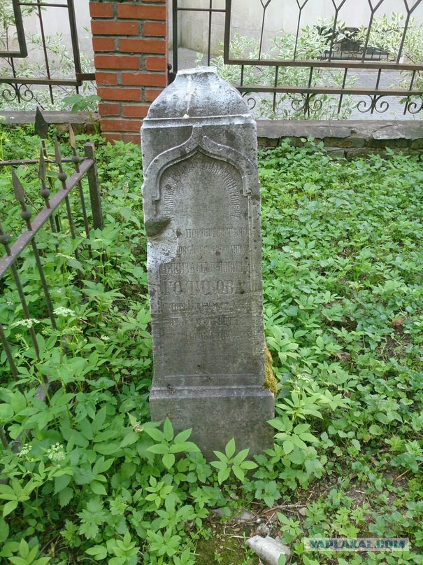 А на кладбище тишина....