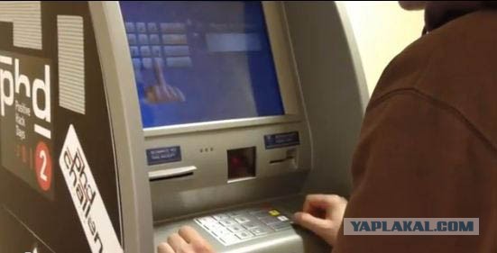 Хакеры запустили Angry Birds на банкомате