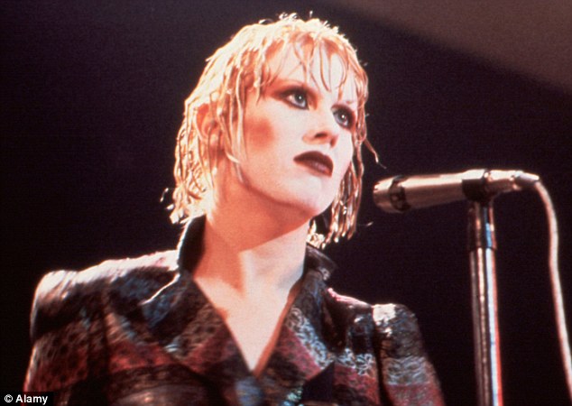 Панк-звезда 80-х обвинила Бенни Хилла в домогательствах