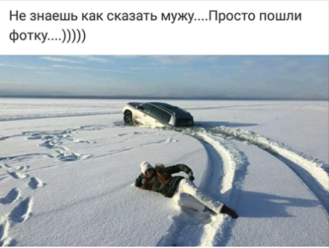 Автоледи выезжает с парковки.