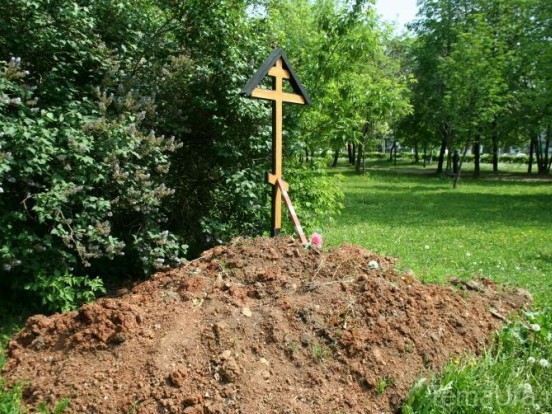 Жена выгнала мужа из дома и он построил себе теплый домик в лесу своими руками. Фото до и после