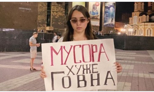 Никогда не стоит дарить цветы ментам. По возможности старайтесь избегать этого...