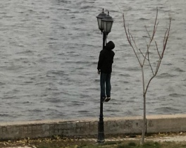 Дмитрий Медведев опубликовал в Instagram фото фонарей. На вопросы про поддержку Навального не отвечает