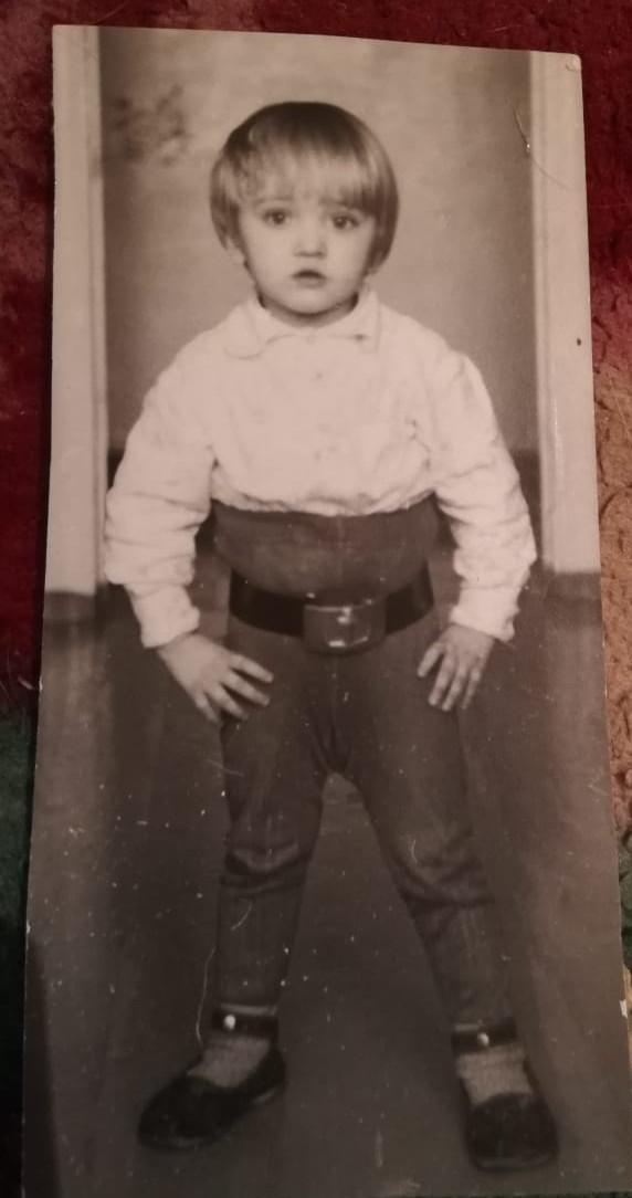 17 олдскульных фотографий мам и пап, показывающих, что в своё время они были ого-го