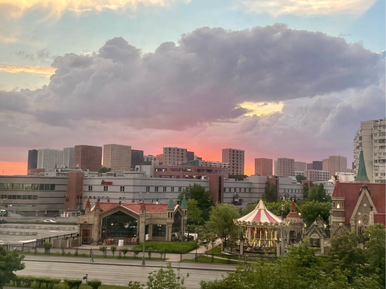 Закат после грозы в Москве