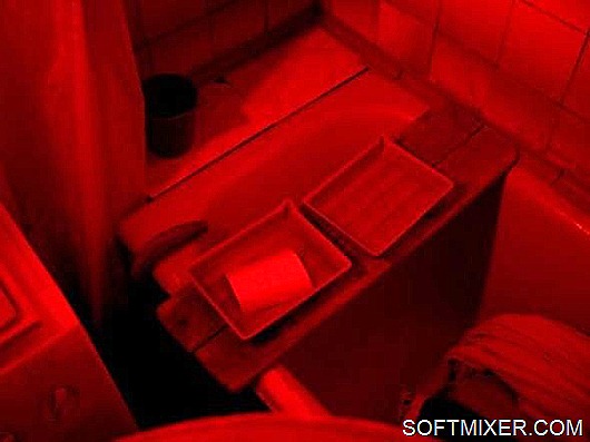В темной комнате, под красным фонарем…