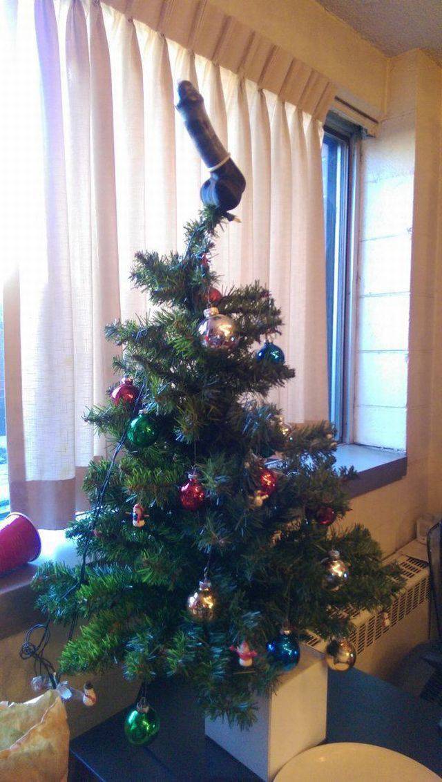 наряжаем елку. сильные елки. украшение елки. сильные елки. новогодняя елка фото.