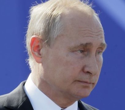 А что Володя сделал с Меркель и показывать страшно