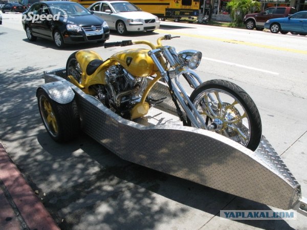 Lamborghini Gallardo с мотоциклетным прицепом
