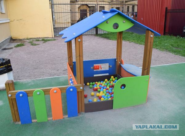 Песочница за 350 тыс. не предполагает наличие песка