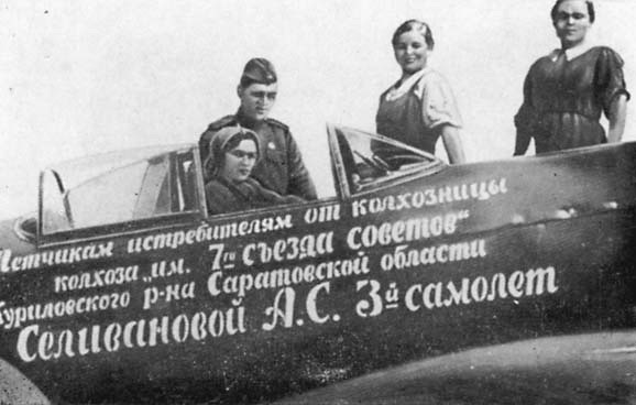 Какой-то дядька рассуждает про проклятый совок