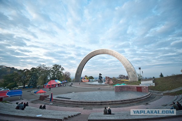 В Китае построили "Звездные врата"?