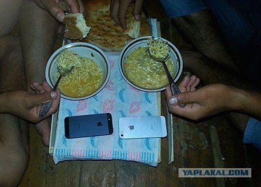 Красивый тонкий iPhone и толстый уродский Android