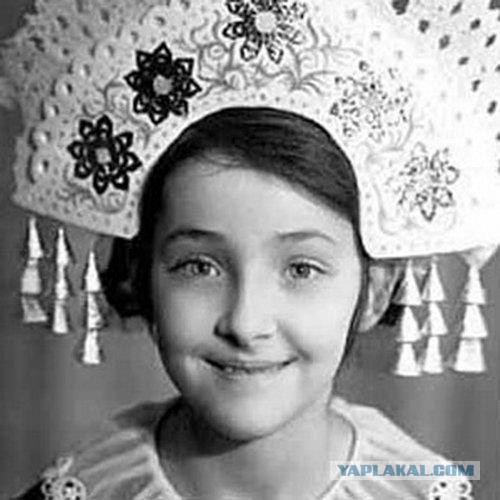 Знаменитости в детстве. Фото из домашних архивов