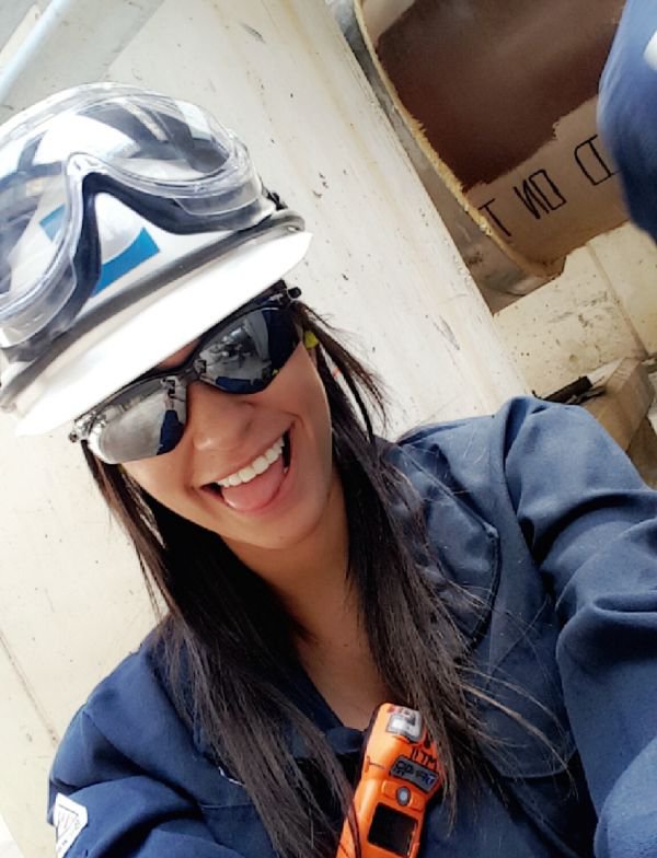 Девушки, которым скучно на работе