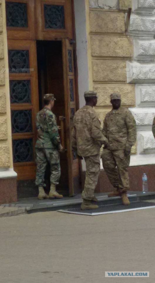На центральной площади Кишинева появилась военная техника США