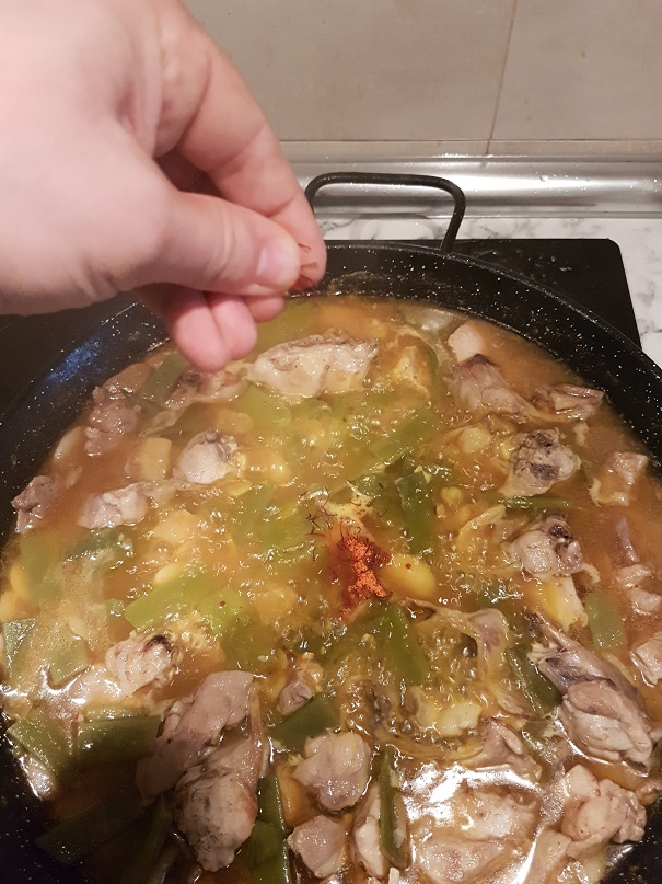 Готовим валенсийскую паэлью: paella valenciana