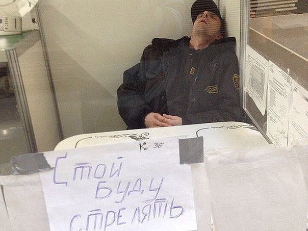 Бессмысленные охранники у каждой двери