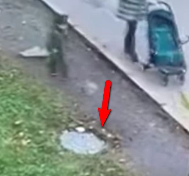 В Набережных Челнах ребенок упал в люк