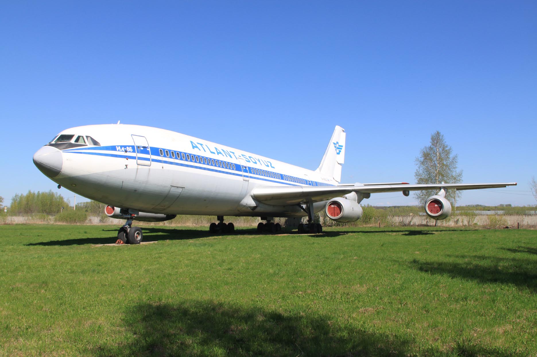 Як-42 ижавиа. Ил 62 красэйр. Бортовой номер ra. Бортовой номер ra. Лётный отряд на як-40 в салехарде.