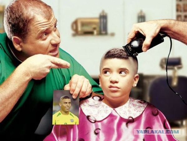 Папа делает дочке прически