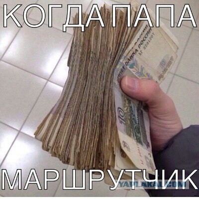 Стриптизерши подсчитывают свой заработок