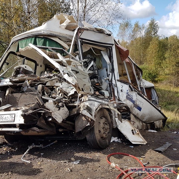 В Ярославской области семь человек погибли в ДТП с автобусом