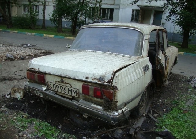 Брошенные автомобили, найденные при сносах московских гаражей