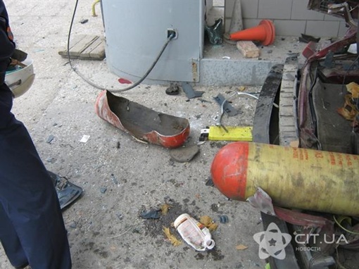 В Башкирском городе Мелеуз произошел взрыв на газовой заправке. Сдетонировал баллон в машине