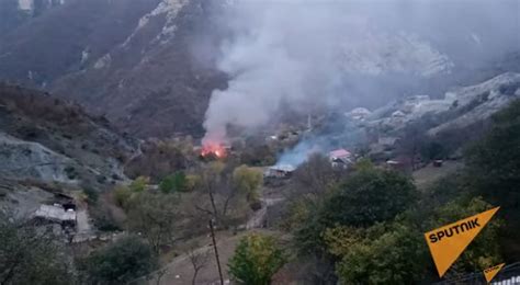 Покидающие Нагорный Карабах жители сожгли свои дома