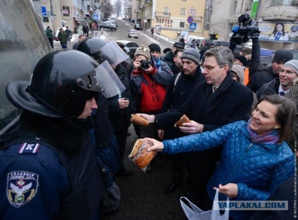 В Тбилиси проходит самый масштабный митинг с 2012 года – протестующие требуют освободить Михаила Саакашвили