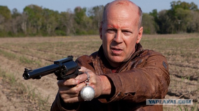 Для Америки это обычное явление. Огромные винтовочные патроны в обычном револьвере.