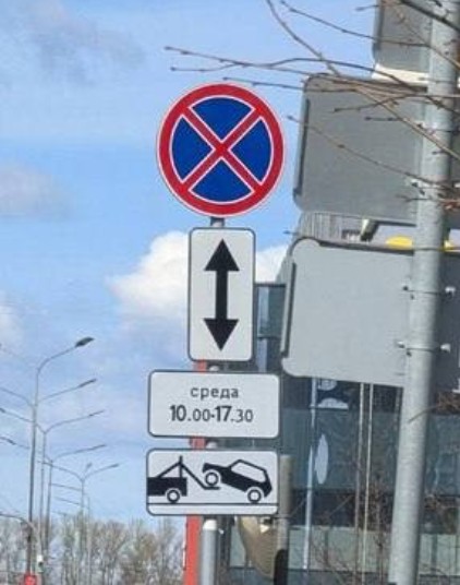 Неадекватный водитель чуть не задавил толпу пешеходов в Петербурге