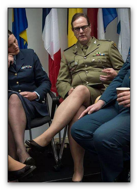 Девушки в армии разных стран мира